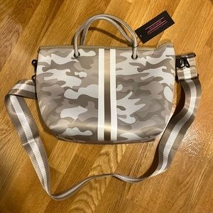 ✨NWT ✨ Haute Shore neoprene crossbody tote
